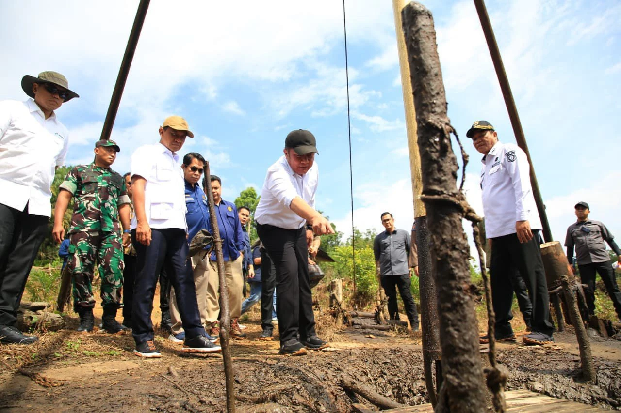 Menteri Bahlil & Gubernur Herman Deru Tinjau Sumur Minyak Rakyat di Muba, Ada Kabar Baik