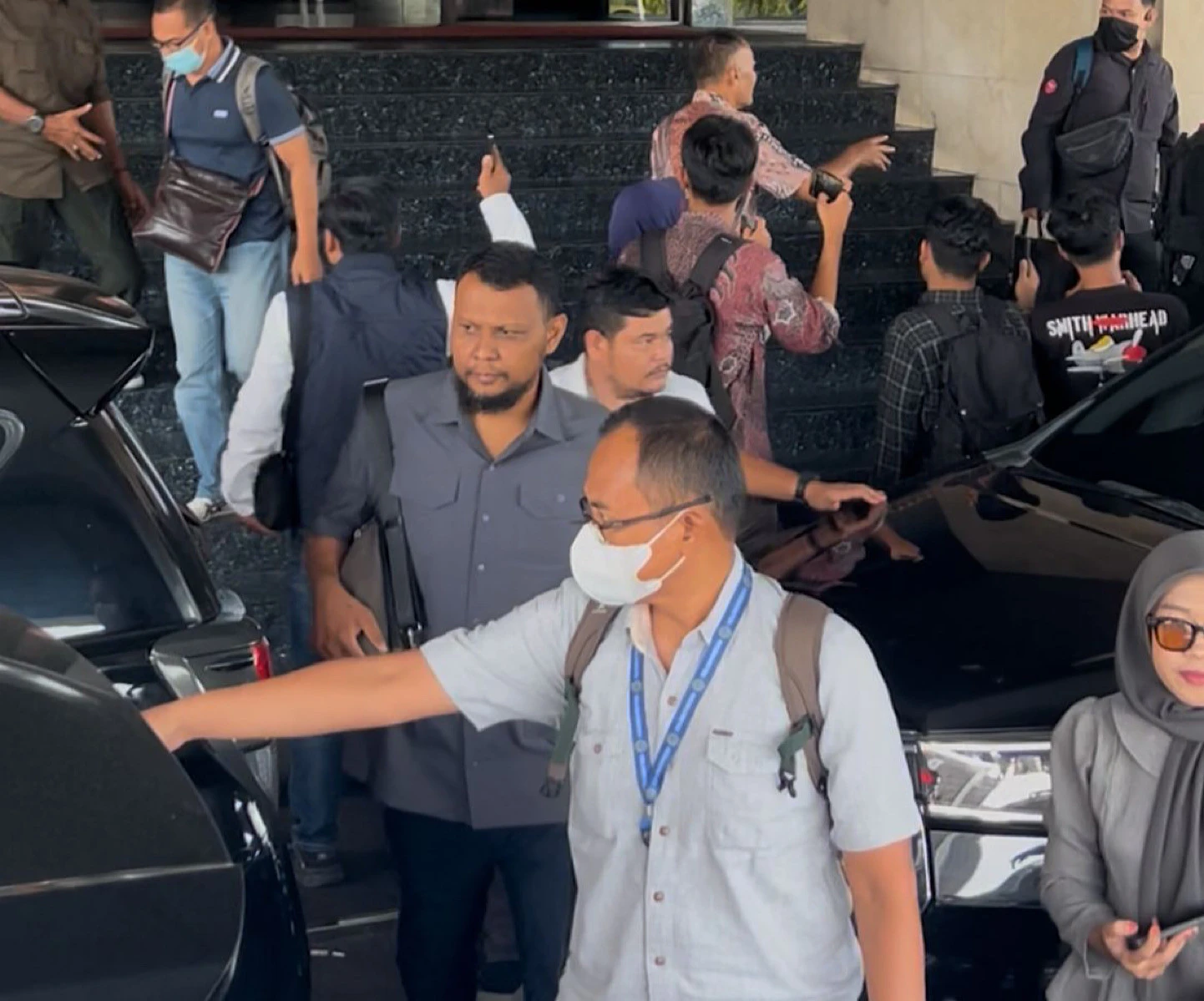 Sekdaprov Riau dan Kabag Protokol Diangkut KPK