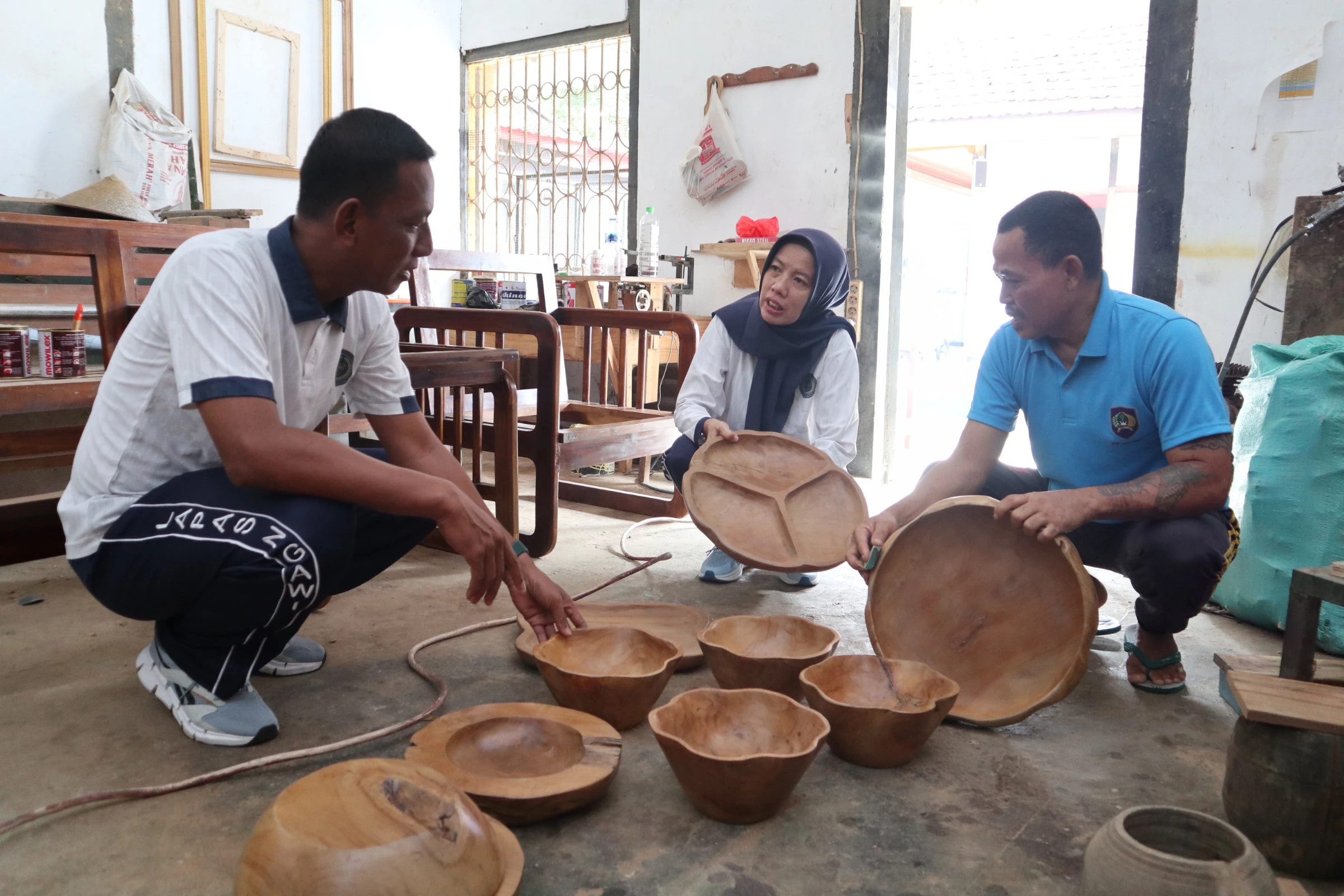 Warga Binaan Lapas Ngawi Hasilkan Karya Bernilai Jual dari Kayu Sederhana