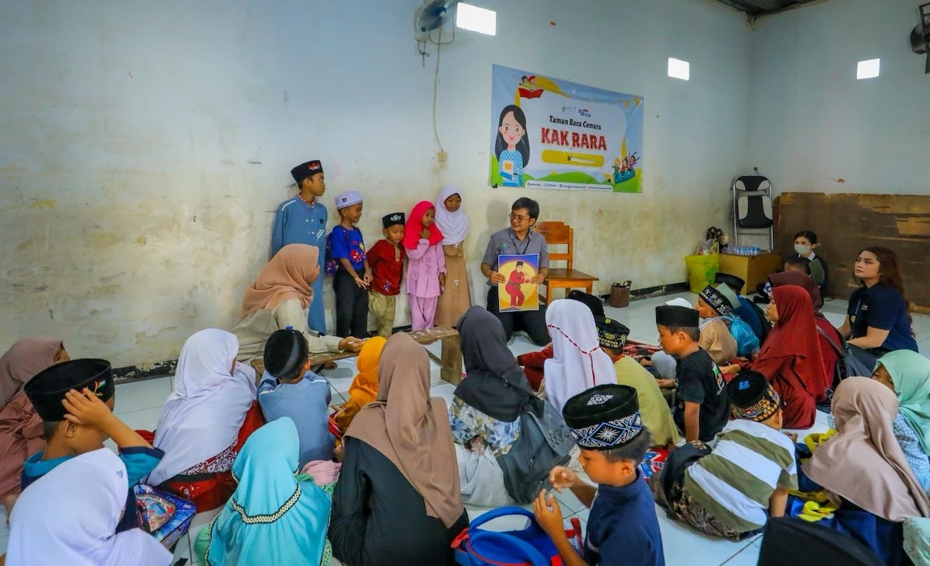 Mari Mendongeng untuk Anak-Anak, Ikhtiar PIK2 Menyalakan Asa di Desa Muara