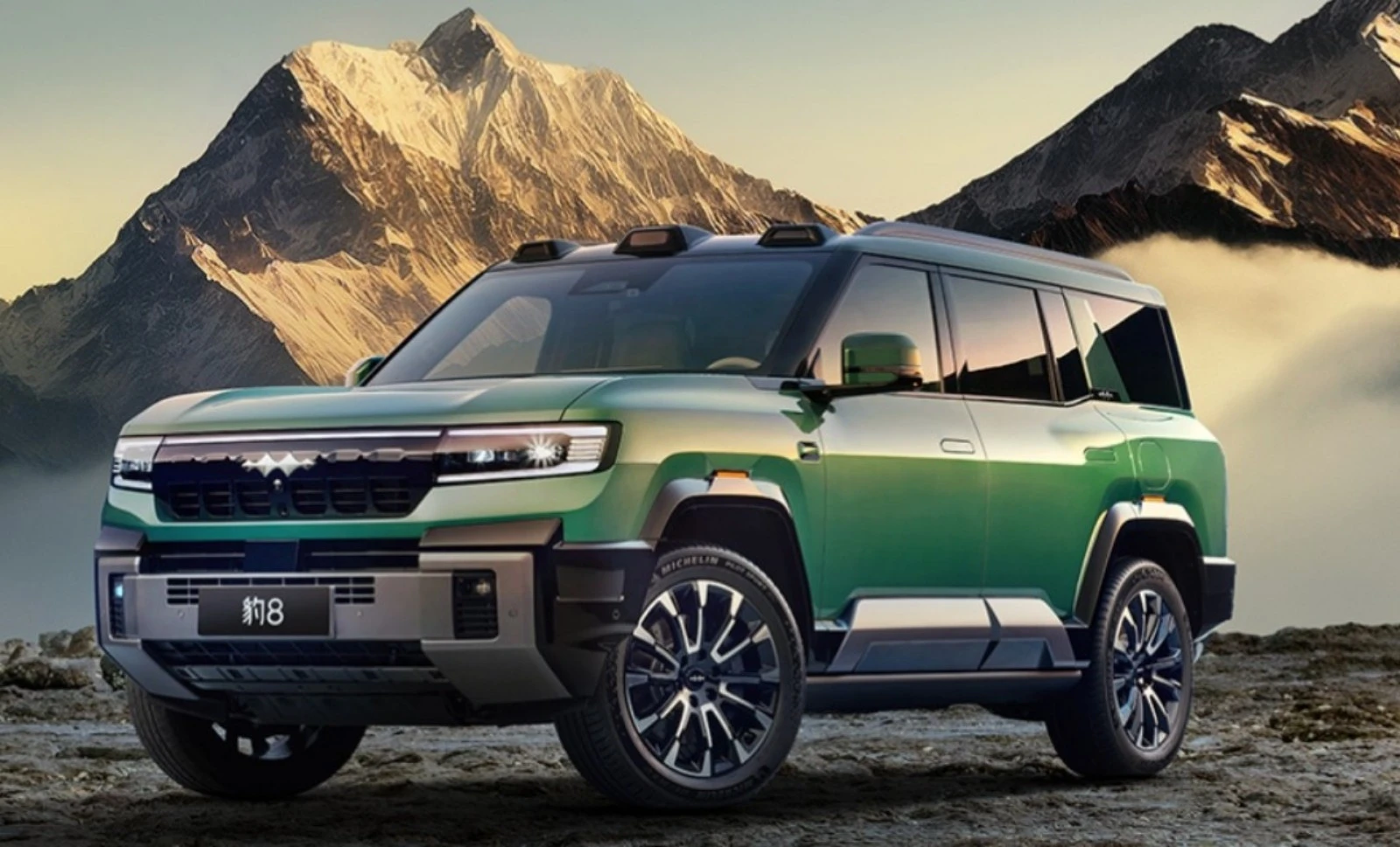 FCB Bao 8 5-Seater, SUV Mewah Bertenaga Buas