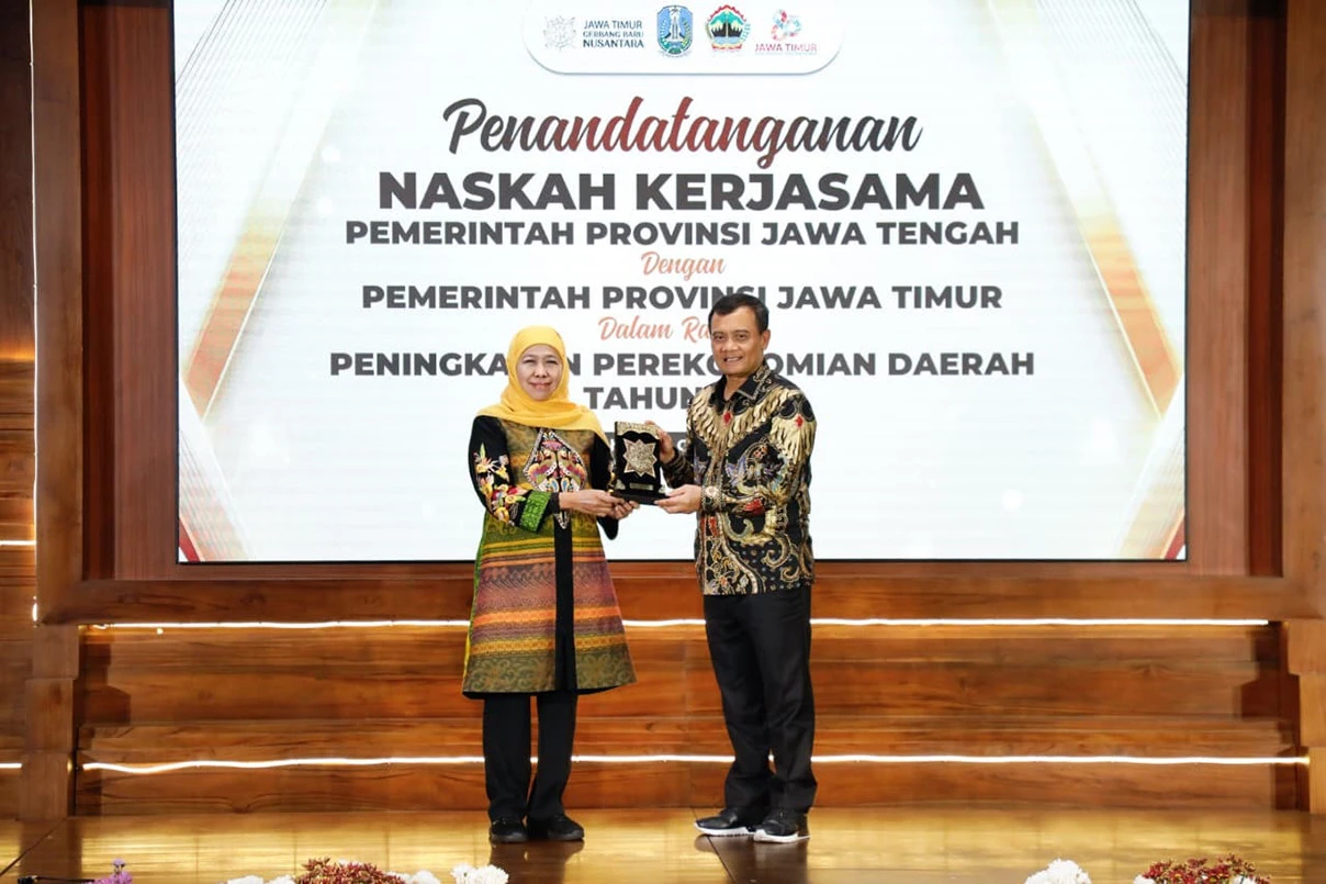 Ahmad Luthfi-Khofifah Teken MoU Perkuat Kerja Sama Ekonomi Jateng dan Jatim