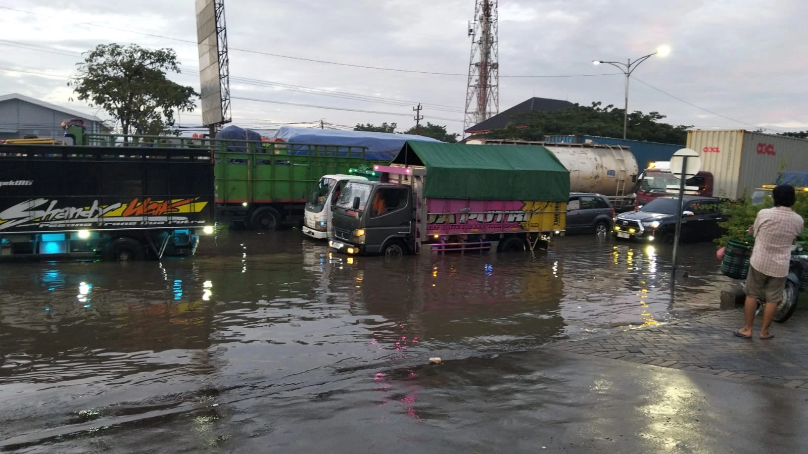Banjir Lumpuhkan Pantura Semarang–Demak, Sayung Paling Parah