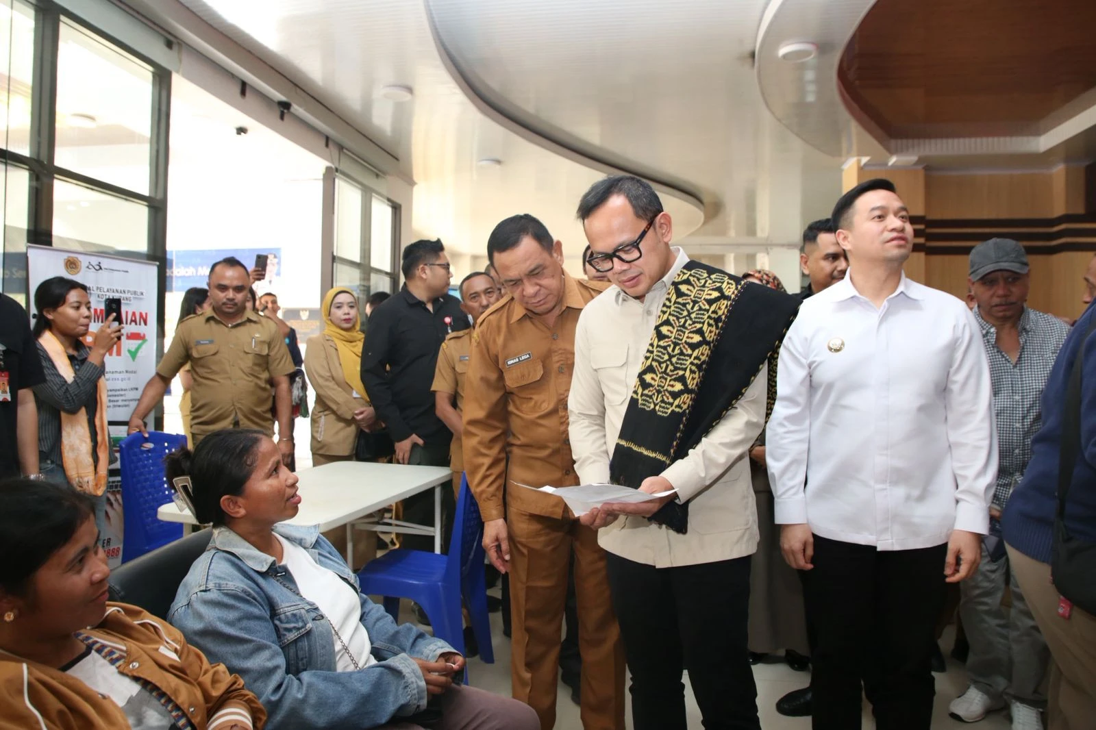 Wamendagri Bima Arya Tinjau MPP Kota Kupang, Puji Keramahan Petugas dan Layanan BESTI