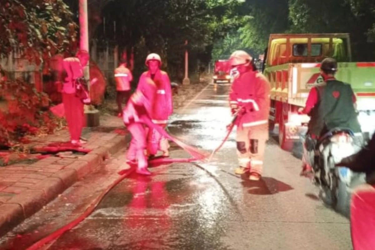 Tumpahan Oli di Kelapa Gading Bikin 8 Pengendara Motor Terjatuh