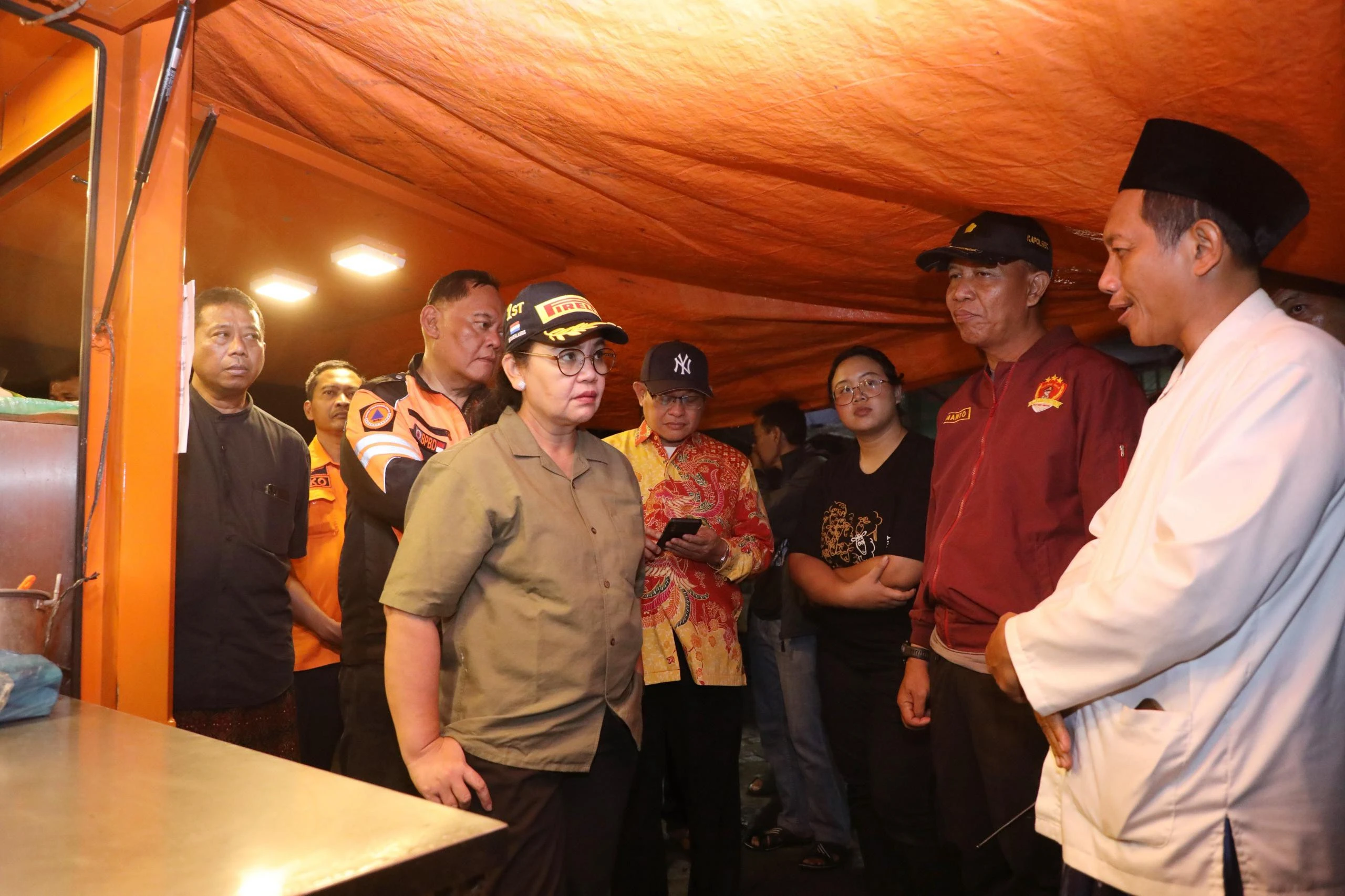 Tinjau Banjir di Genuk, Walkot Agustina Optimalkan Pompa & Dirikan Dapur Umum