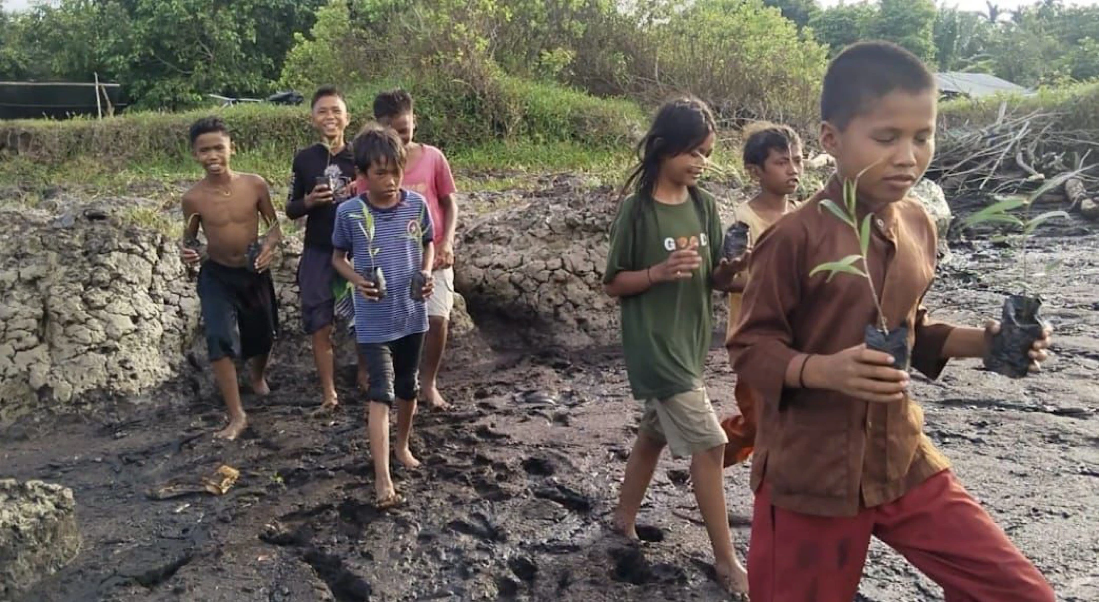 Program Green Policing Ajak Anak-anak Meranti Tanam Pohon di Hutan Mangrove  