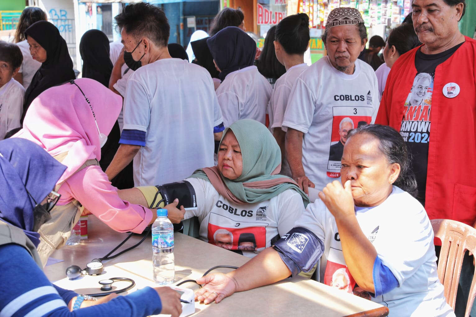 Sukarelawan Beken Dukung Ganjar-Mahfud Gelar Pengobatan Massal Gratis di Senen