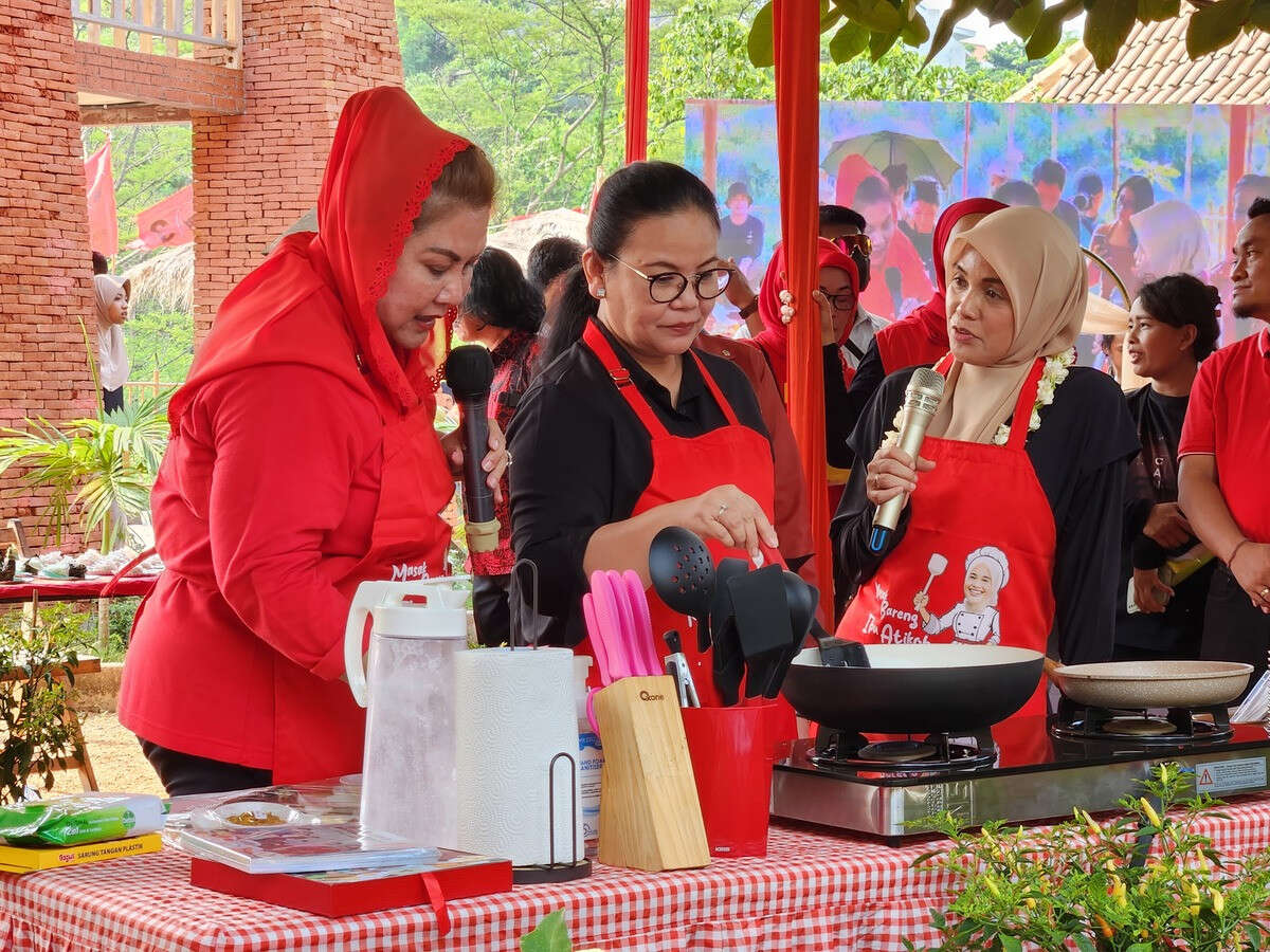 Saat Siti Atikoh Praktikkan Memasak Makanan Sederhana Bergizi di Semarang