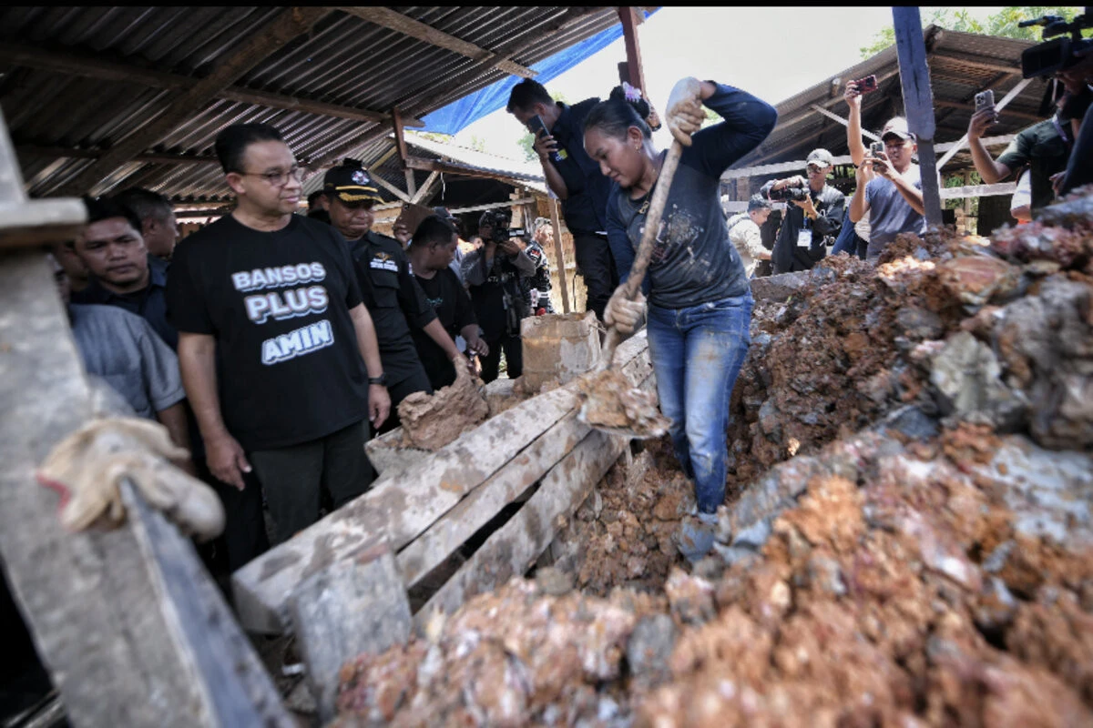 Anies Kenalkan Program Bansos Plus, Ini Penjelasannya