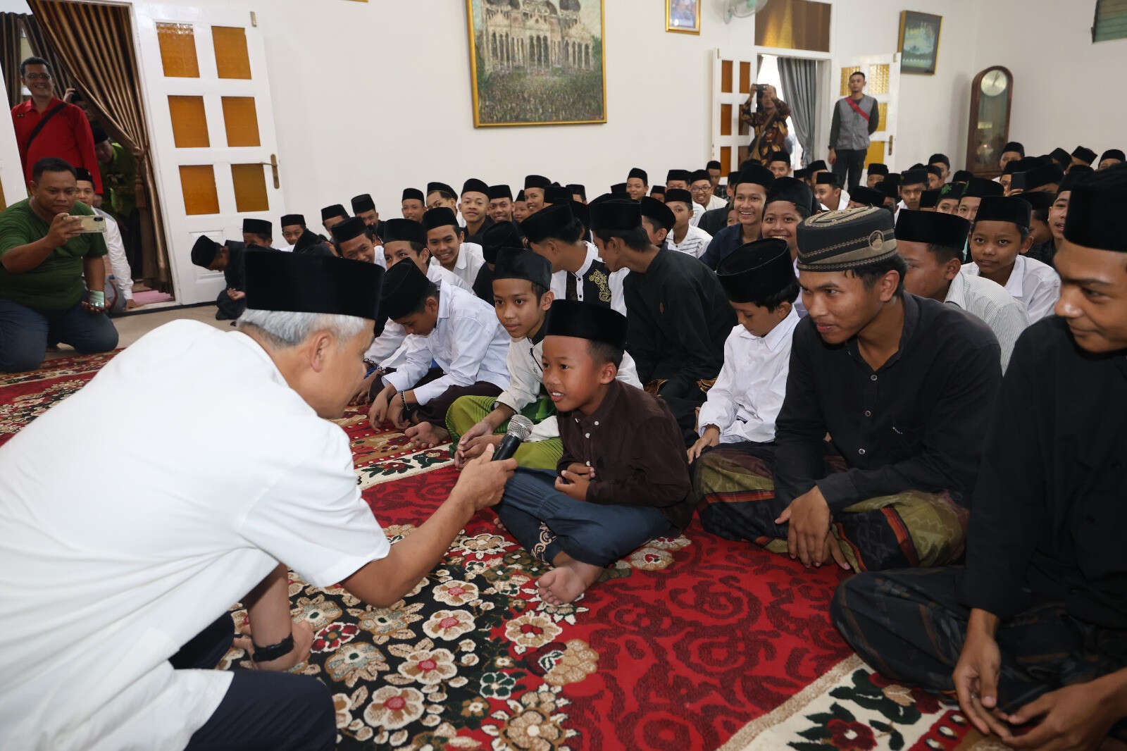 Di Hadapan Santri, Ganjar Pastikan Pemberdayaan Pesantren jadi Prioritas