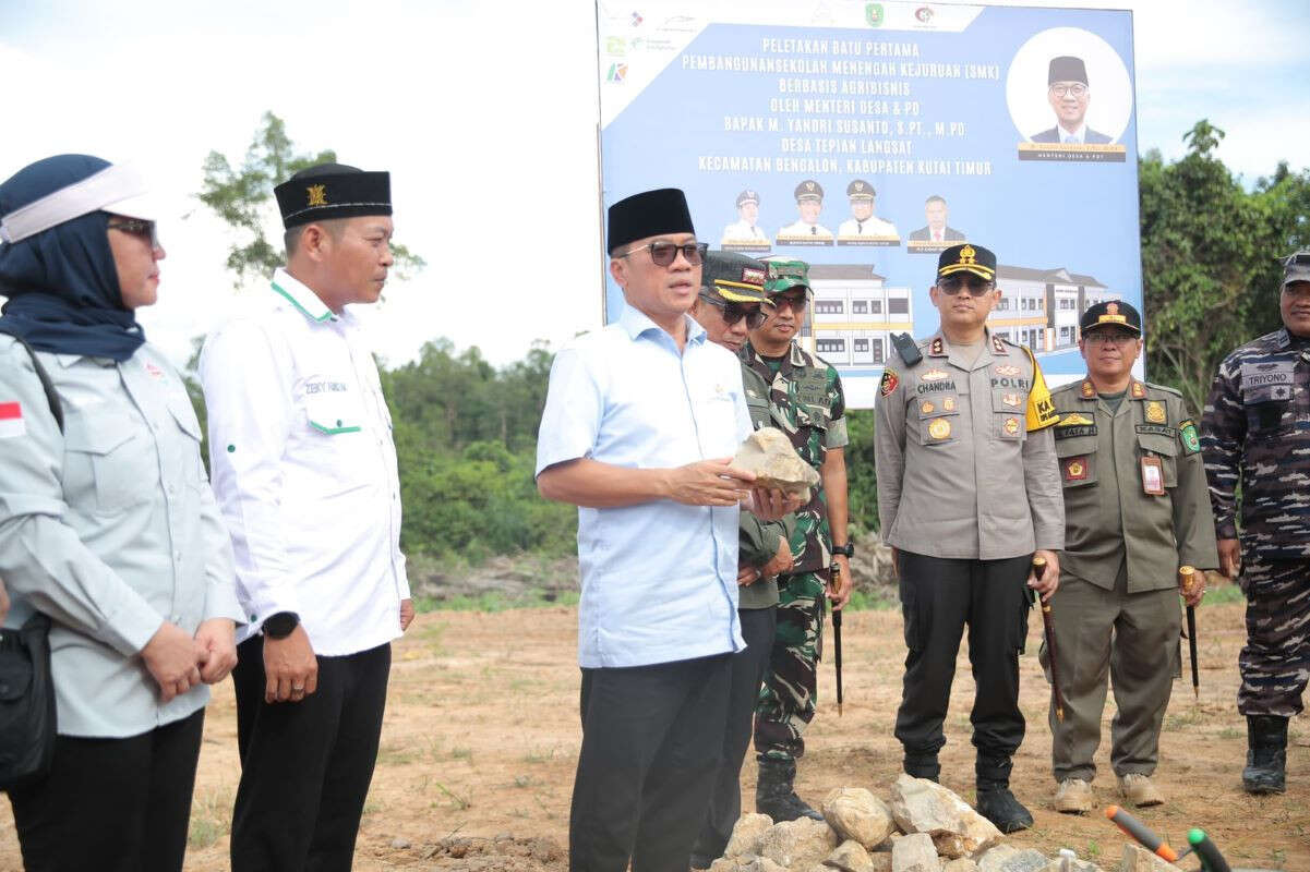 Kunjungi Desa di Kaltim, Mendes Yandri Ingin Tingkatkan Kesejahteraan Warga