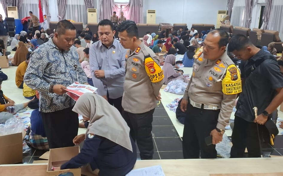 Menjelang Pilkada, AKBP Fahrian Awasi Langsung Proses Pelipatan Surat Suara di KPU Inhu