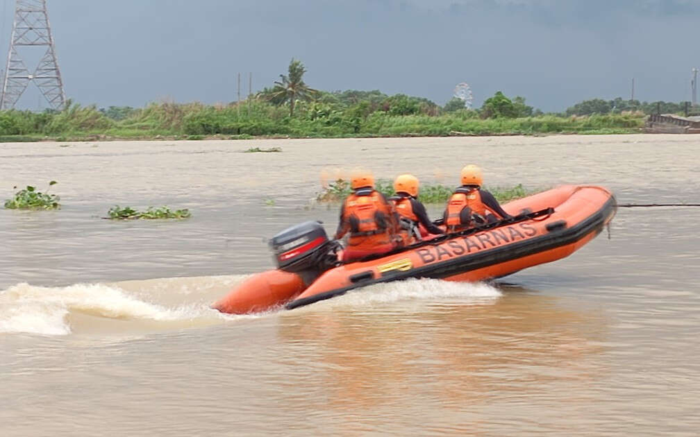 Asyik Mandi, Arziki Tenggelam di Sungai Musi