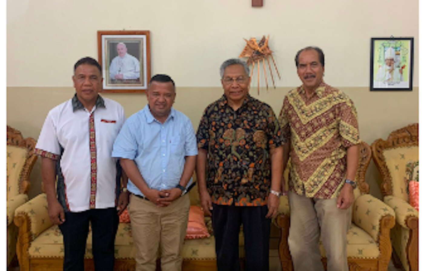 Setelah Ritual Perdamaian Secara Adat, Keluarga Agustinus Tamo Mbapa dan Bonefasius Radu Pati Menghadap Uskup