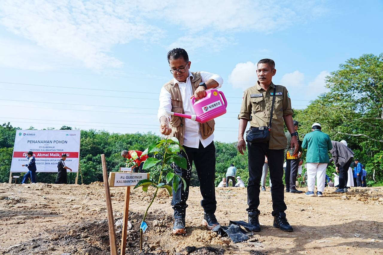 Lakukan Penanaman Pohon di Buffer Zone Tambang, Akmal Malik: Bentuk Sedekah untuk Alam