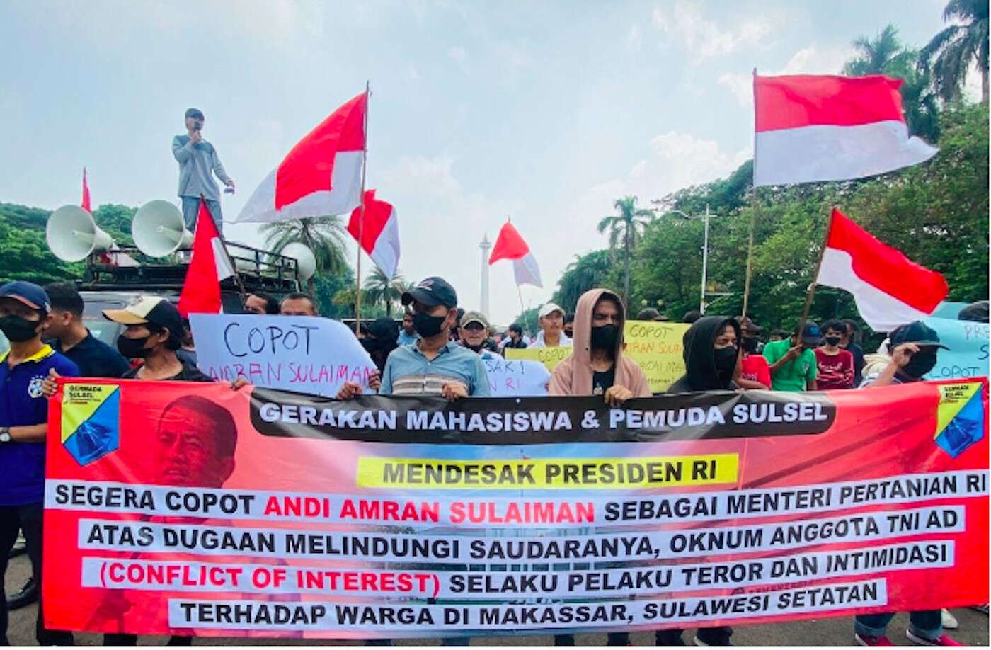 Gerakan Mahasiswa dan Pemuda Sulsel Berdemonstrasi di Depan Istana Presiden, Begini Tuntutannya