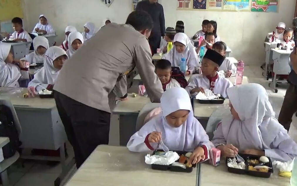 Ribuan Pelajar di Kediri Terima Manfaat Program MBG