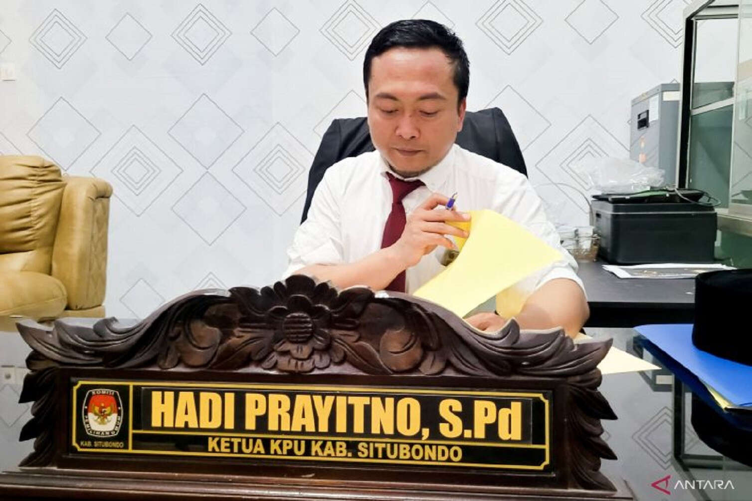 2 Peserta Pilkada Situbondo Dapat Fasilitas Baliho, Spanduk dan Umbul-umbul