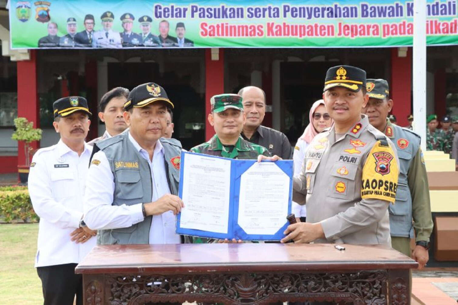 Ribuan Anggota Satlinmas Jepara Bantu Polri Amankan Pilkada