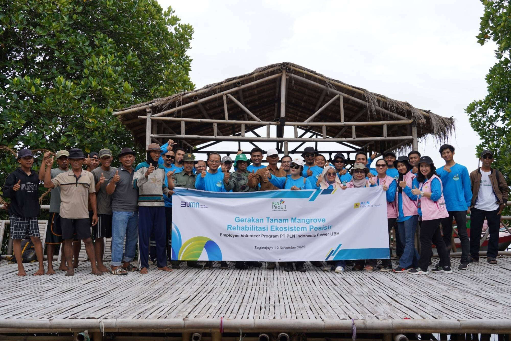 Pegawai PLN Indonesia Power UBH Tanam Pohon Mangrove di Bekasi