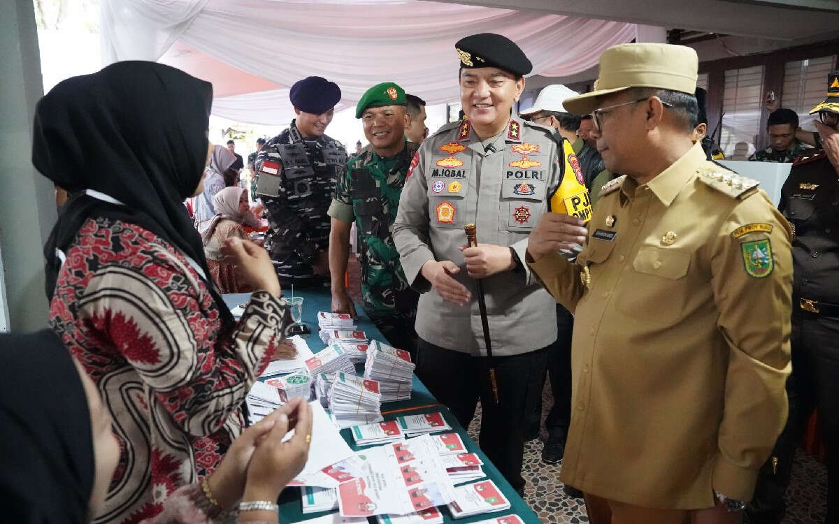 Memastikan Pilkada Berjalan Lancar, Irjen Iqbal Tinjau TPS di Pekanbaru