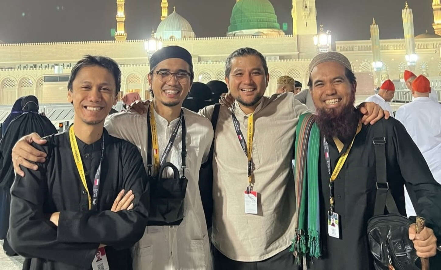 Sheila on 7 Laksanakan Umrah Bareng Salman Al Jugjawy