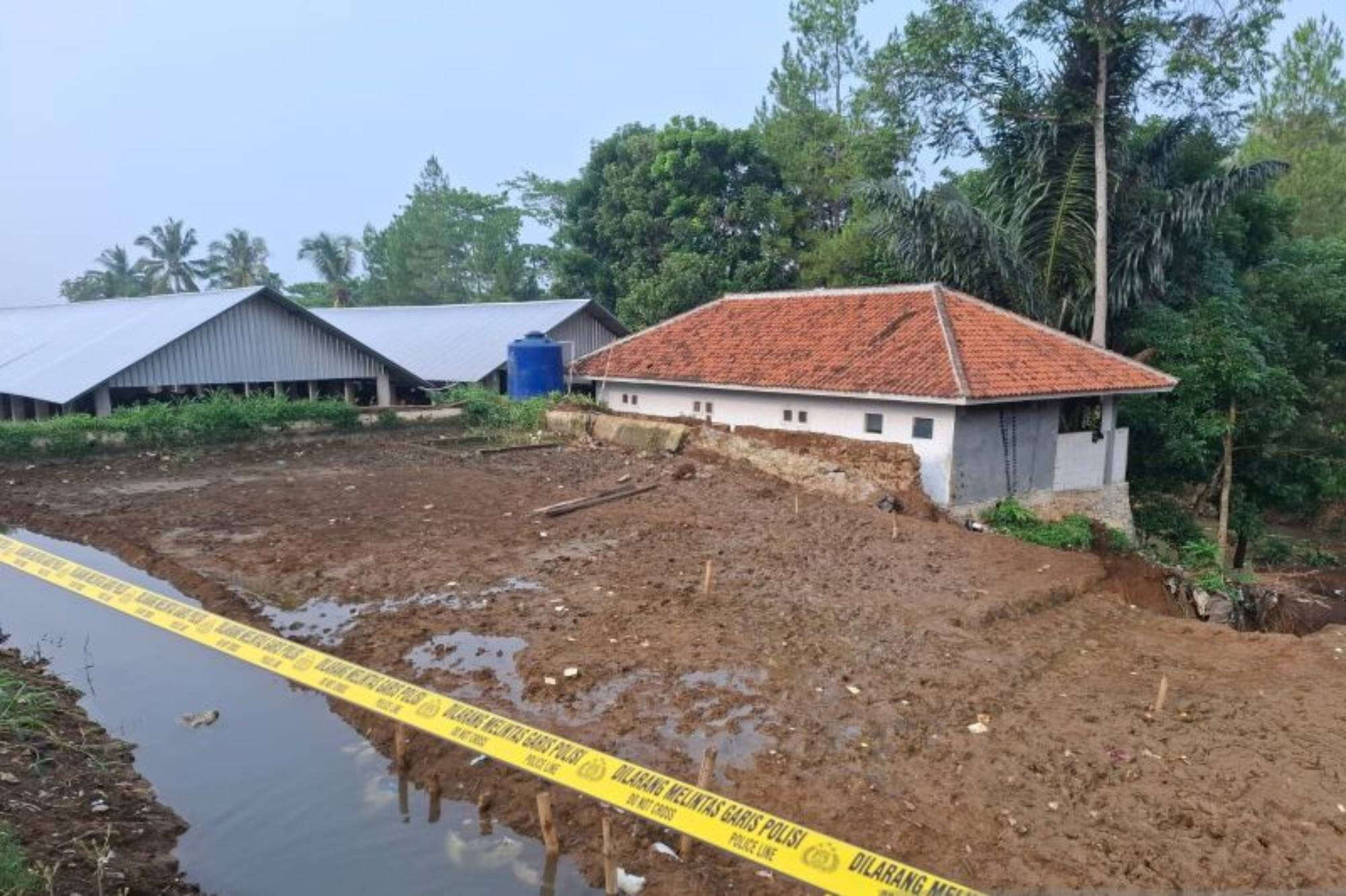 Innalillahi, 4 Santri Meninggal Tertimbun Tanggul Kolam Roboh di Sukabumi