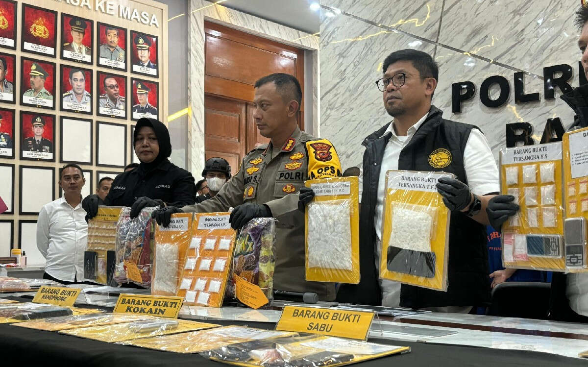 Heboh Pengedar Simpan Kokaina di Tempat Kue, Polisi Langsung Bergerak