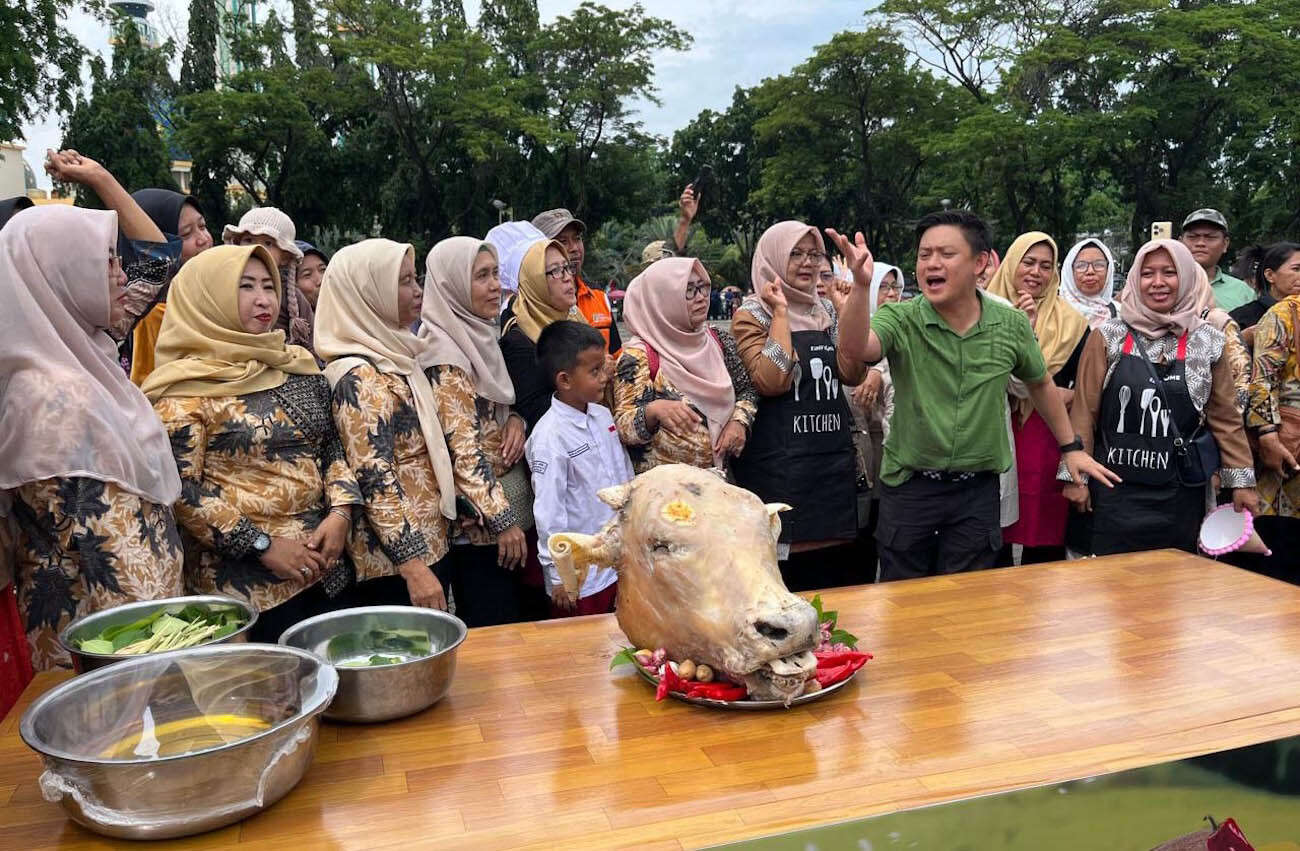 ANTV Bagikan Ribuan Paket Makanan di 8 Lokasi Syuting Masak Besar