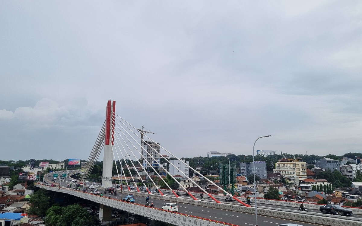 Warga Dilarang Rayakan Malam Tahun Baru di Flyover Pasupati Bandung, Polisi Berjaga