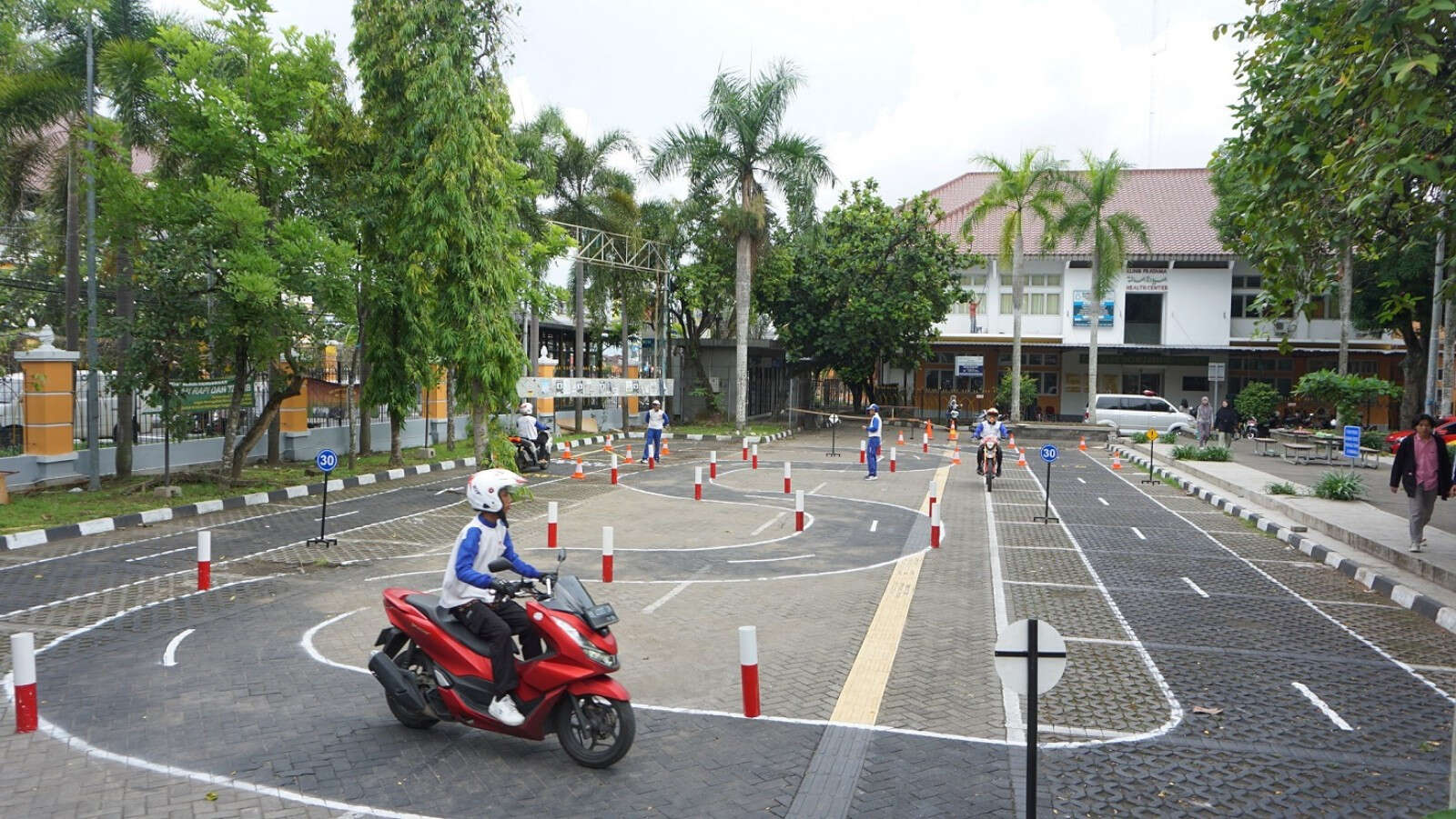 Yayasan AHM Kembali Melahirkan 30 Agen Safety Riding dari Kalangan Mahasiswa