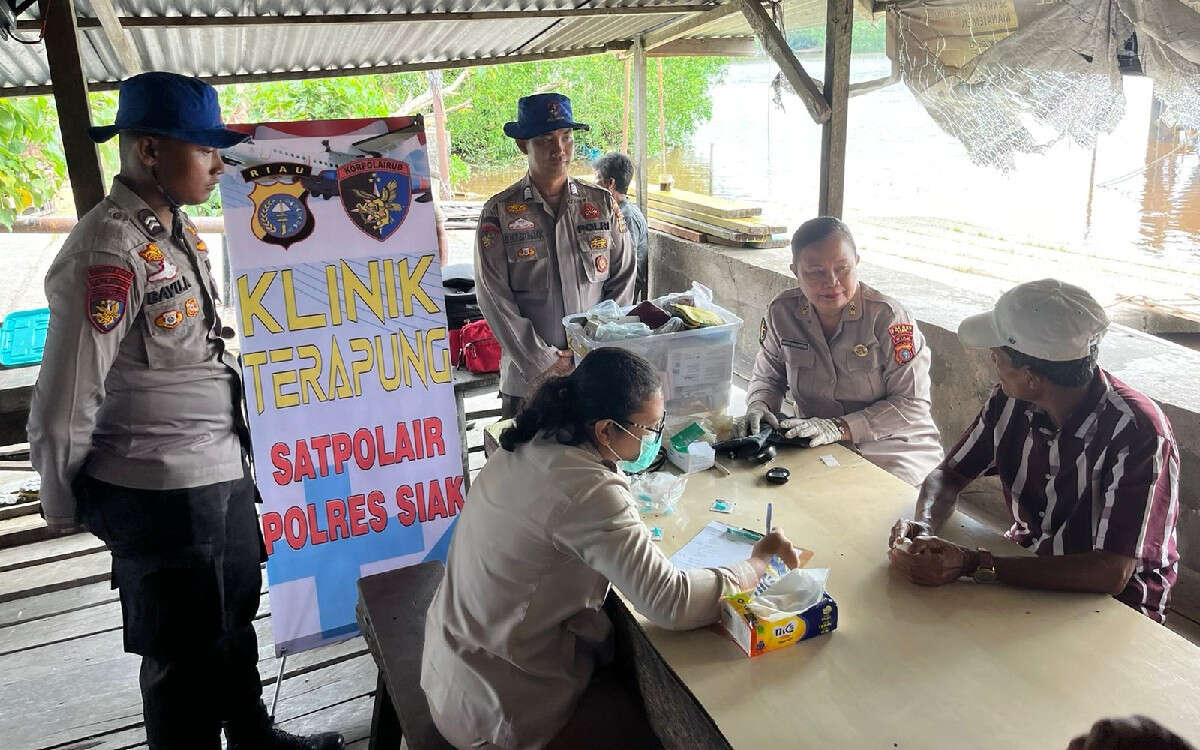 Klinik Terapung, Inovasi Brilian Polres Siak Melayani Warga Pesisir