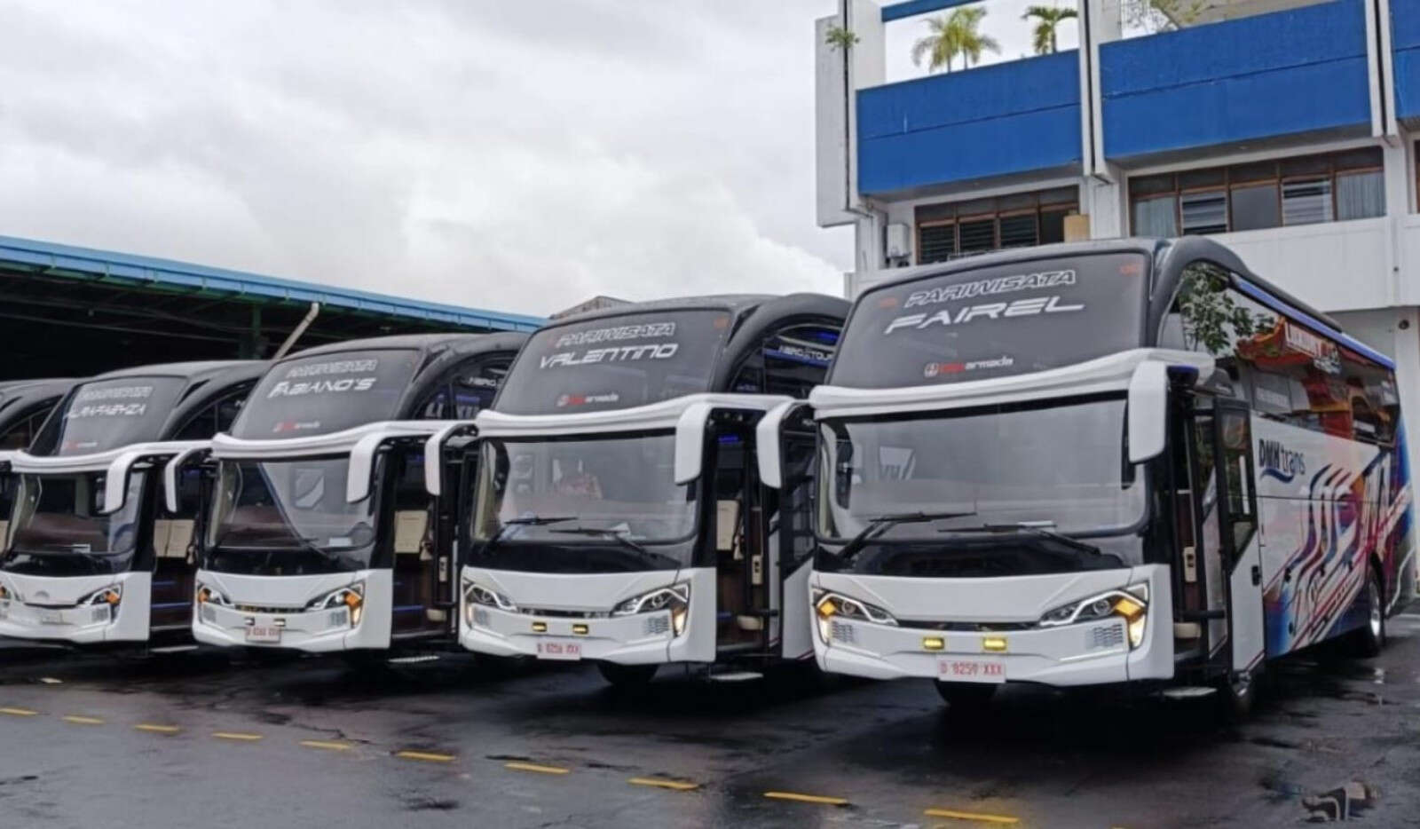 DMH Trans Meluncurkan Bus Baru dengan Sasis Hino RM 280 ABS