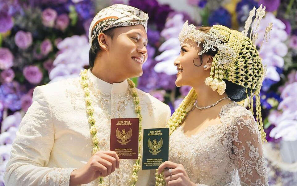 3 Berita Artis Terheboh: Buku Nikah Rizky Febian Palsu? Istri Drumer Matta Band Histeris