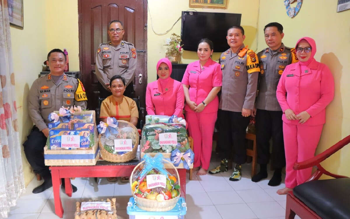 Tunjukkan Kepedulian, Polres Rohil Gelar Baksos dan Cooling System Menjelang Pilkada