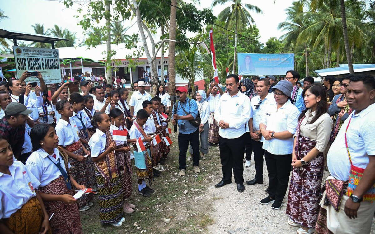 Menkomdigi Meutya Hafid Sapa Guru & Siswa di Daerah 3T, Sampaikan Pesan Prabowo