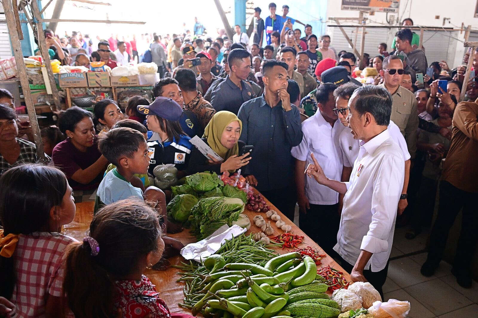 Kunjungi Pasar di NTT, Jokowi Kembali Minta Maaf Kepada Rakyat