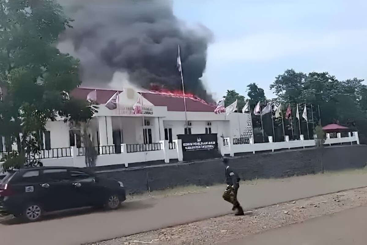 Polisi Usut Penyebab Kebakaran Kantor KPU Morowali Sulteng