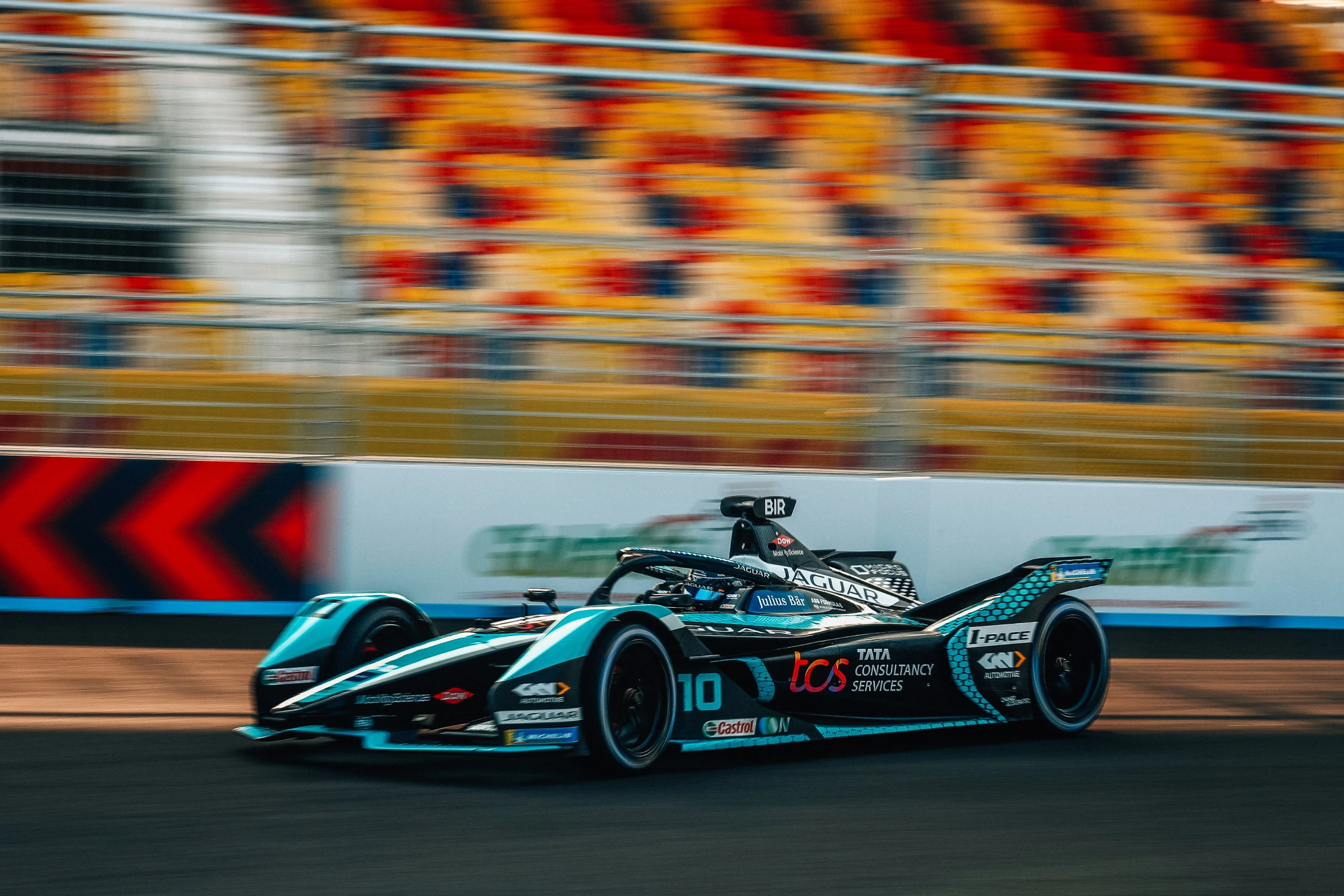Gubernur Pramono Bagi-Bagi Tiket Gratis Nonton Formula E Buat Pelajar