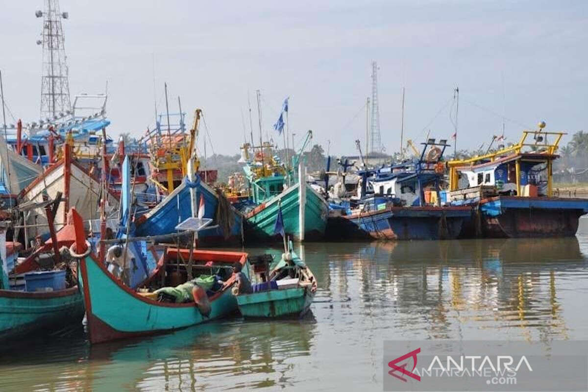 Terkendala Cuaca Buruk, Sebagian Besar Nelayan di Karawang Tak Melaut