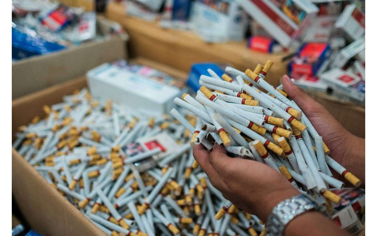 Satpol PP Karawang Amankan 12.284 Batang Rokok Ilegal