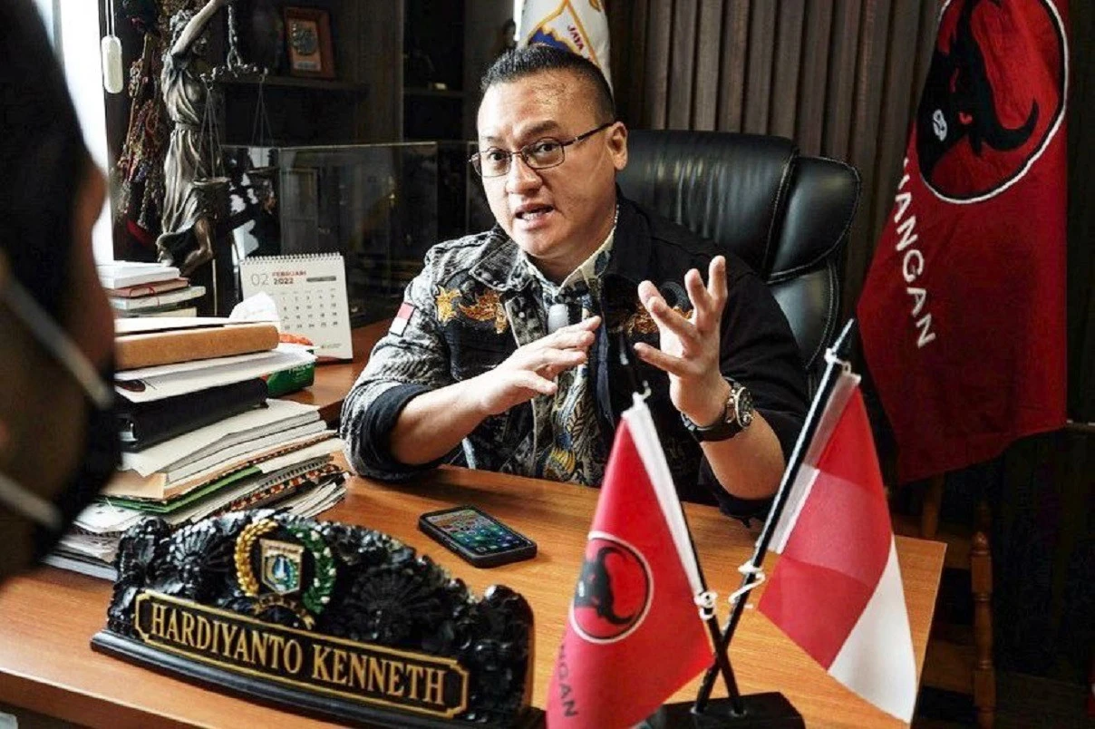 Hardiyanto Kenneth Tinjau Jalan Rusak di Flyover Grogol yang Sering Memicu Kecelakaan