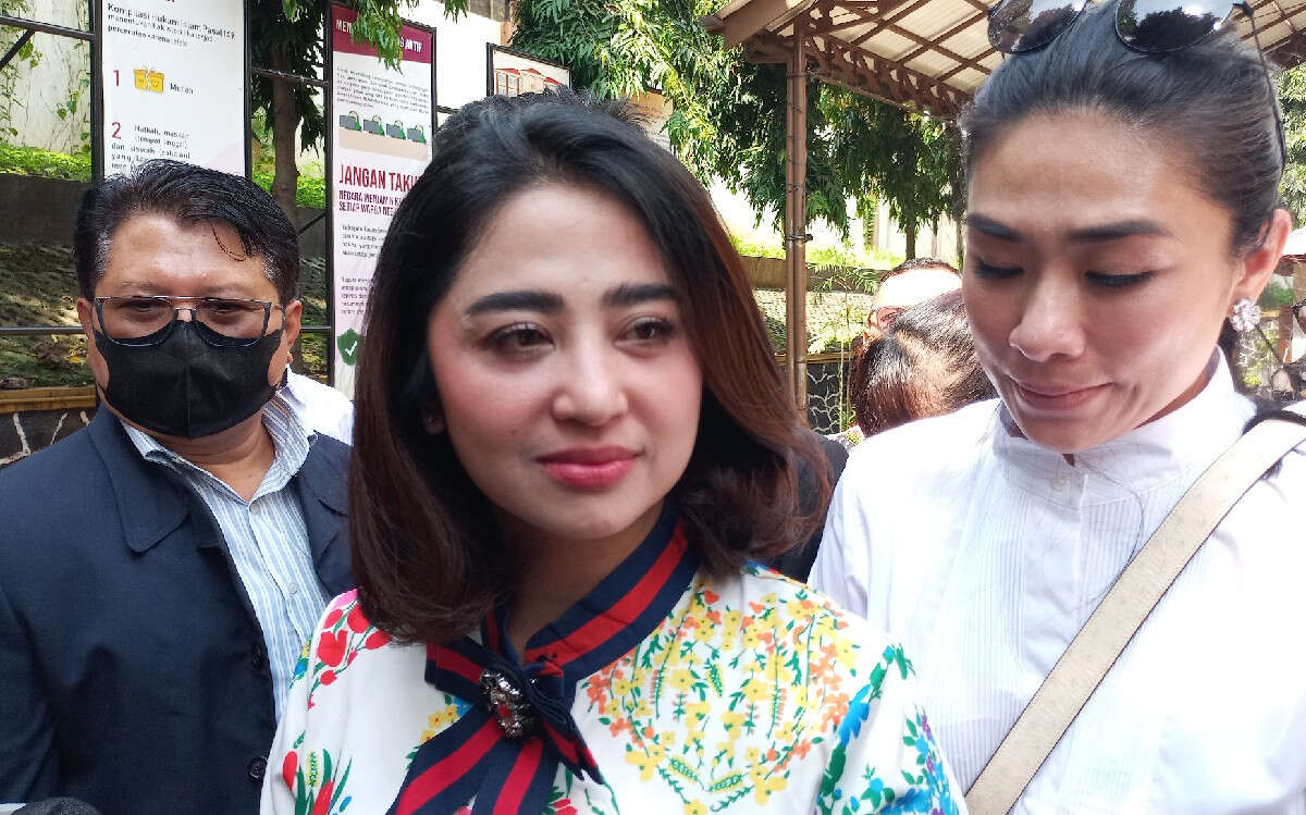 Dewi Perssik Geram Diisukan Diciduk karena Narkoba, Lalu Ancam Lakukan Ini