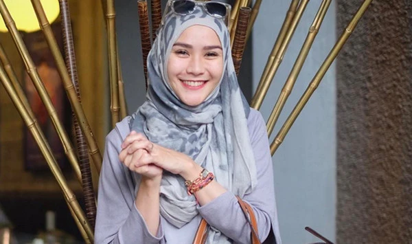3 Berita Artis Terheboh: Konon Atasan Oknum TNI Ajak Berdamai Zaskia, Nia Pindah ke Singapura