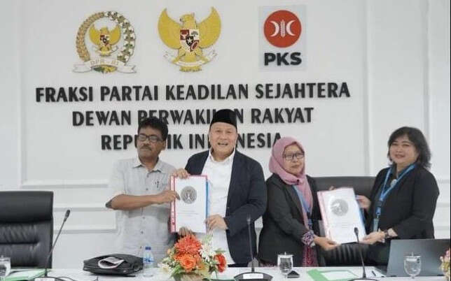 Seusai Bertemu DPR RI & KemenPAN-RB, Ketum P-PPPK Tersenyum Lebar, Honorer Lega