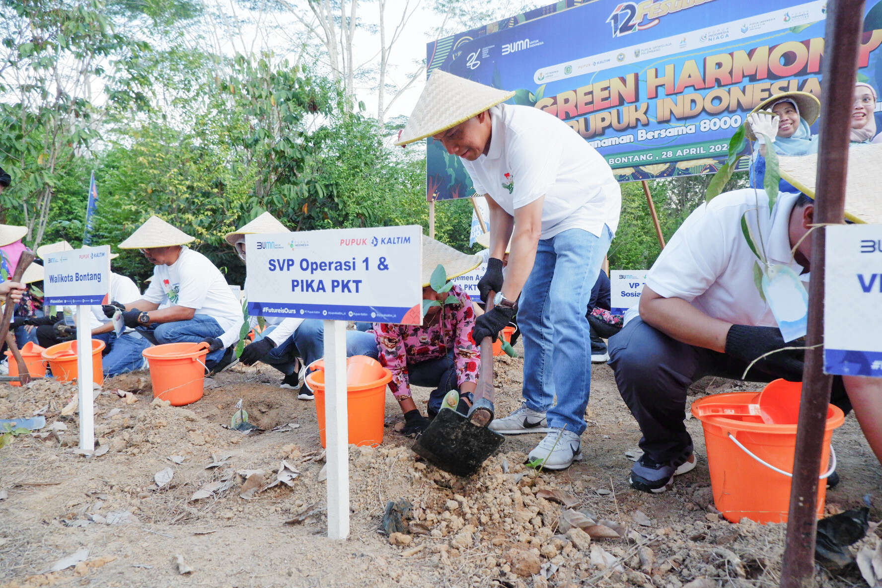 Lewat Program Community Forest, Pupuk Kaltim Tanam 600 Ribu Pohon