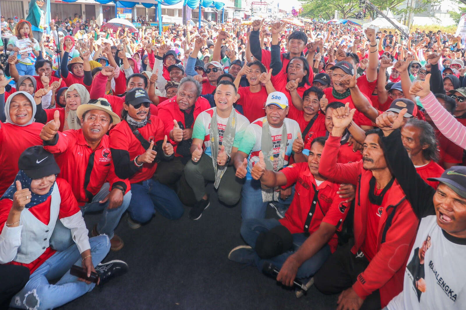 Ratusan Kader dan Simpatisan PDIP Alihkan Dukungan ke Eman Suherman di Pilbup Majalengka