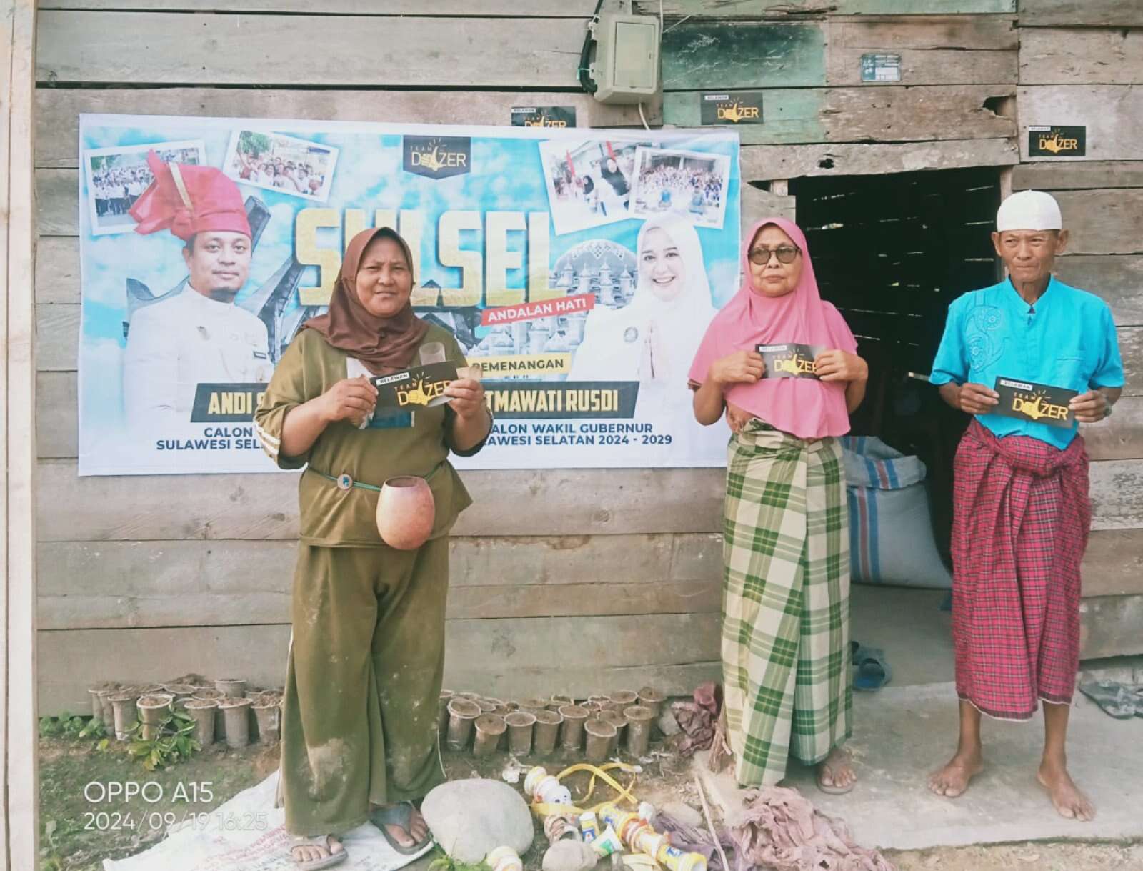 Terus Bergerak, Tim Dozer Pasang 3.059 Spanduk Andalan Hati di Seluruh Desa se-Sulsel