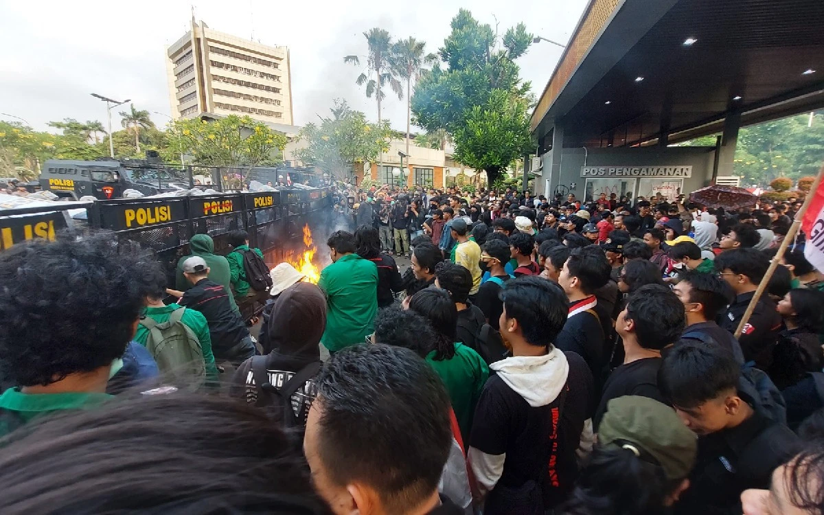 Demo Berdarah Terjadi karena DPR Ogah Mendengar Suara Rakyat